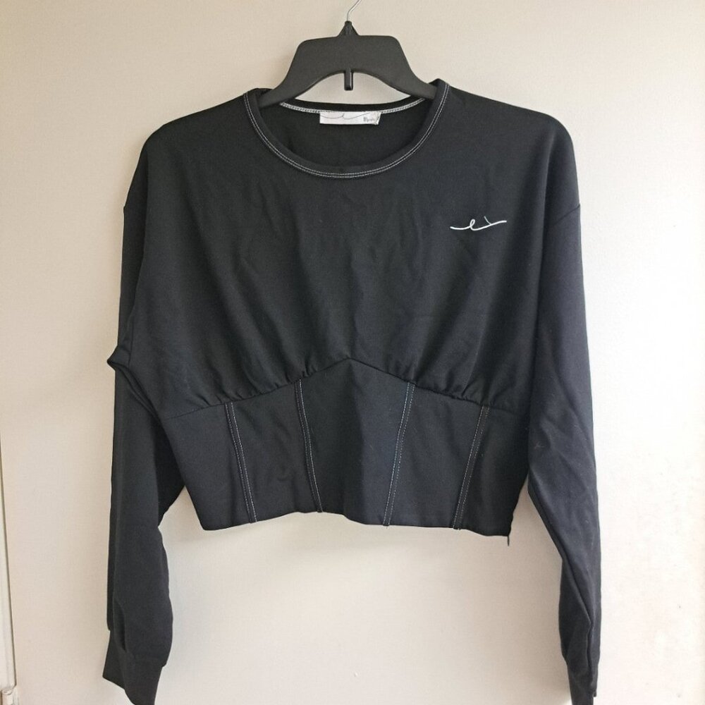 By Egreis boned crop top